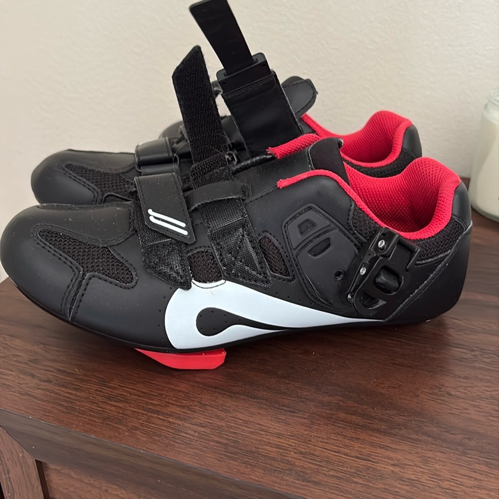 Peloton Women's 39 Shoes with Clips
